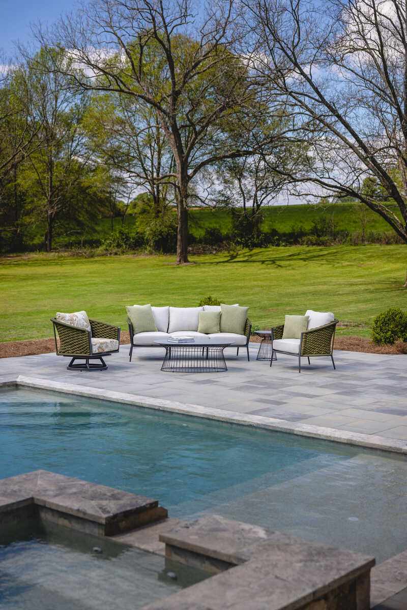 Lloyd Flanders Escape Aluminum Outdoor Lounge Chair