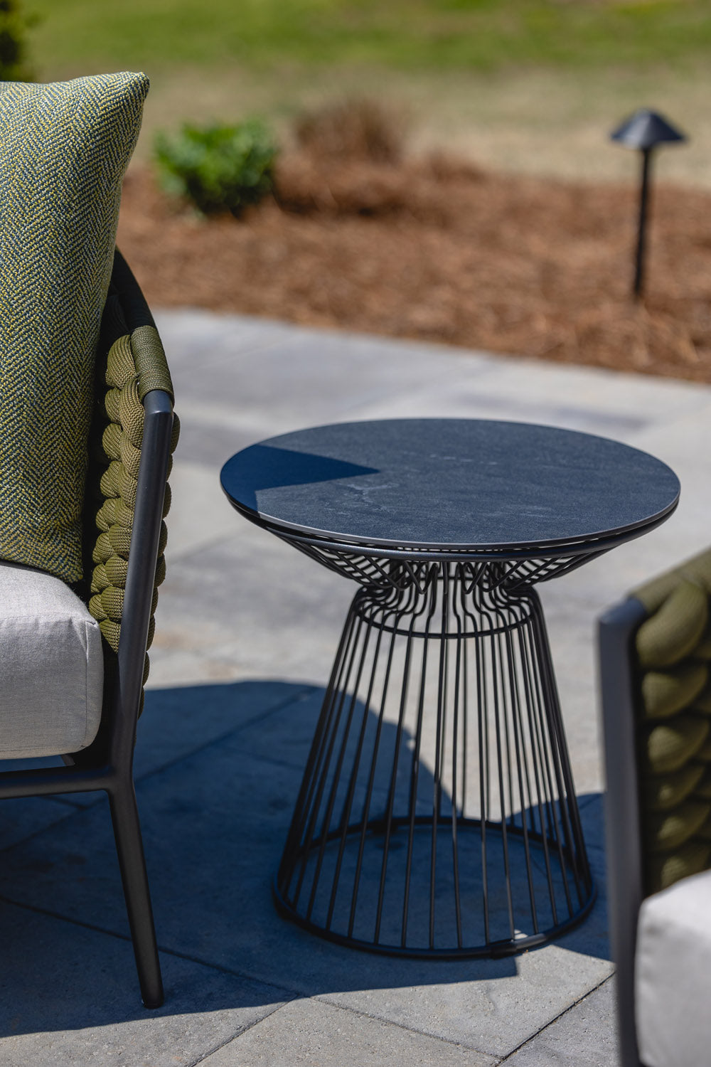 Lloyd Flanders Escape Aluminum Round Outdoor End Table