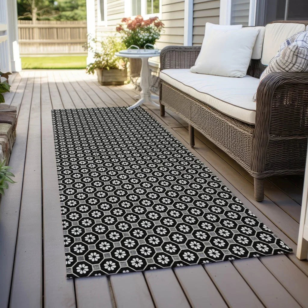 LOOMLAN Rugs Luthira Black Washable Indoor-Outdoor Rug