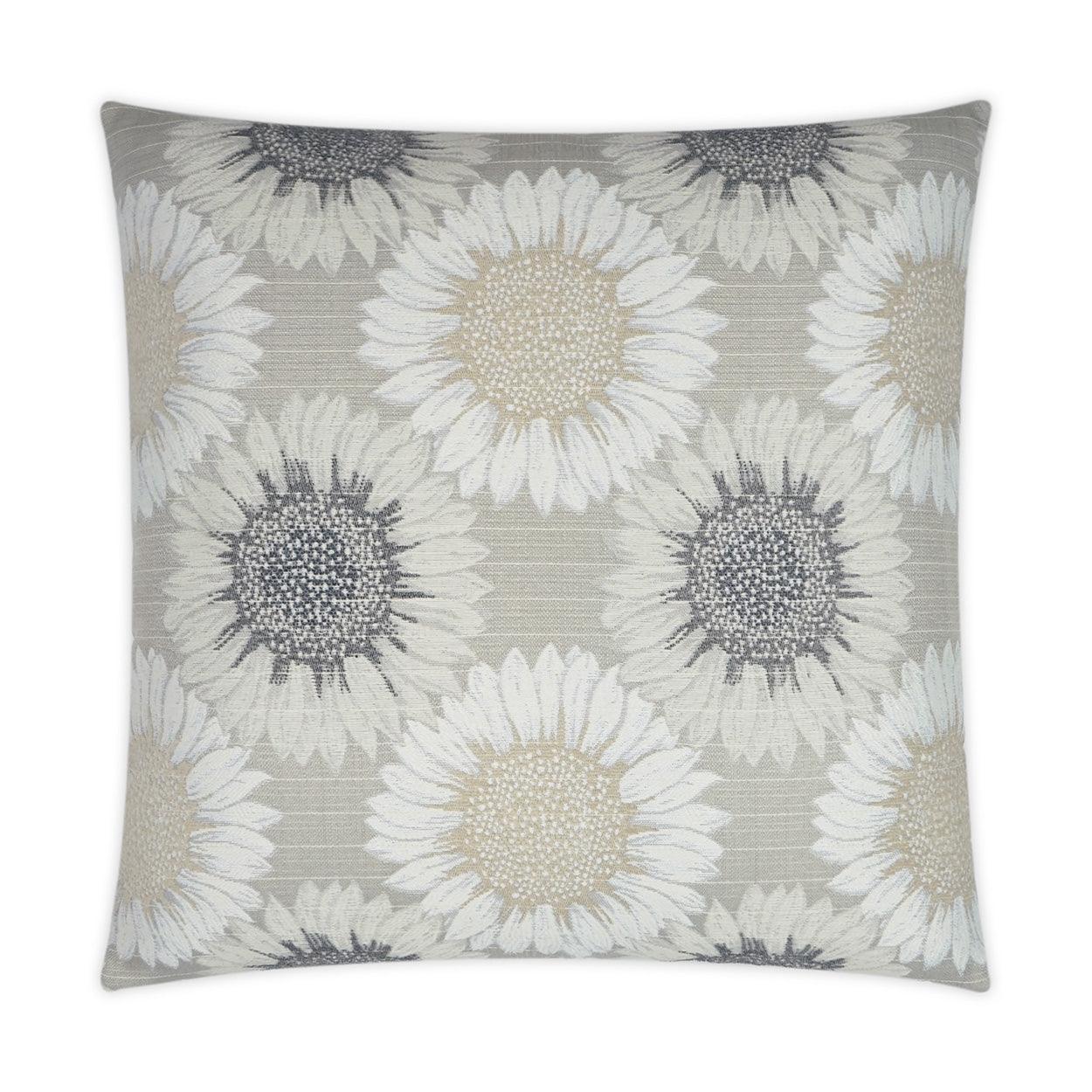 LOOMLAN Outdoor - Outdoor Daisy Chain Pillow - Sand - Outdoor Pillows